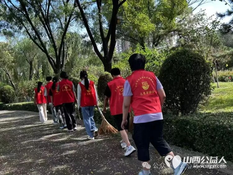 环保同心社区同行 介休市北关街道彦博路社区志愿者协会组织大学生假期环保实践让环保理念落地生根期待更多人接过绿色接力棒持续点亮城市的生态底色 - 第2张 - 山西公益人 环保同心社区同行 介休市北关街道彦博路社区志愿者协会组织大学生假期环保实践让环保理念落地生根期待更多人接过绿色接力棒持续点亮城市的生态底色 - 第2张