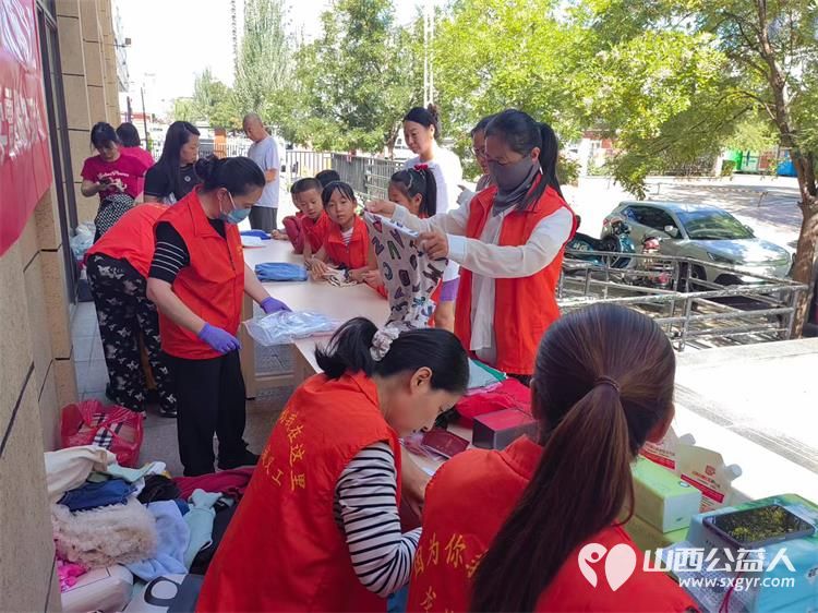 拒绝浪费捐赠爱心 太原市龙城义工联合太原市巨轮街道组织衣 旧有爱，让爱循环----校家社共育暑期活动 - 第5张