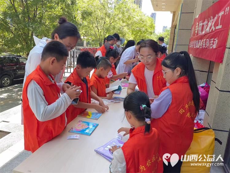 拒绝浪费捐赠爱心 太原市龙城义工联合太原市巨轮街道组织衣 旧有爱，让爱循环----校家社共育暑期活动 - 第6张