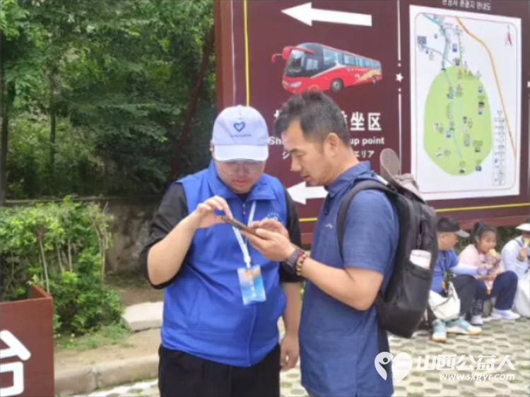 青春奉献志文脉赓续途----浑源县青年志愿者协会组织青年志愿者为悬空寺古韵护航维护环境卫生提醒游客注意安全 - 第4张 - 山西公益人 青春奉献志文脉赓续途----浑源县青年志愿者协会组织青年志愿者为悬空寺古韵护航维护环境卫生提醒游客注意安全 - 第4张