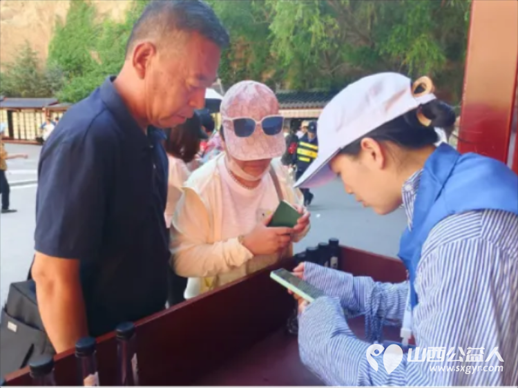 青春奉献志文脉赓续途----浑源县青年志愿者协会组织青年志愿者为悬空寺古韵护航维护环境卫生提醒游客注意安全 - 第6张 - 山西公益人 青春奉献志文脉赓续途----浑源县青年志愿者协会组织青年志愿者为悬空寺古韵护航维护环境卫生提醒游客注意安全 - 第6张