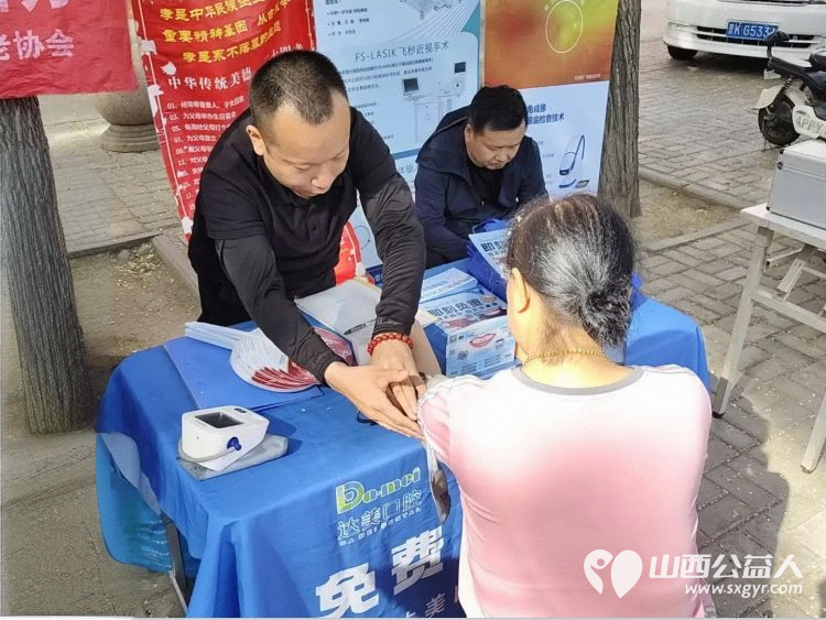 介休市敬老协会2025年7月16日组织志愿者到介休市西关街道金融路社区为社区所有60以上的老人们爱心理发义诊 - 第28张 - 山西公益人 介休市敬老协会2025年7月16日组织志愿者到介休市西关街道金融路社区为社区所有60以上的老人们爱心理发义诊 - 第28张