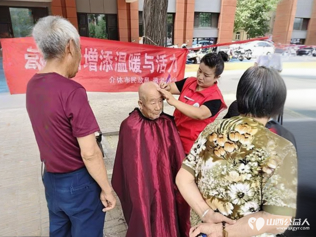 介休市敬老协会2025年7月16日组织志愿者到介休市西关街道金融路社区为社区所有60以上的老人们爱心理发义诊 - 第38张 - 山西公益人 介休市敬老协会2025年7月16日组织志愿者到介休市西关街道金融路社区为社区所有60以上的老人们爱心理发义诊 - 第38张