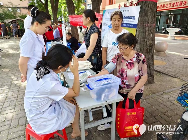 介休市敬老协会2025年7月16日组织志愿者到介休市西关街道金融路社区为社区所有60以上的老人们爱心理发义诊 - 第27张 - 山西公益人 介休市敬老协会2025年7月16日组织志愿者到介休市西关街道金融路社区为社区所有60以上的老人们爱心理发义诊 - 第27张