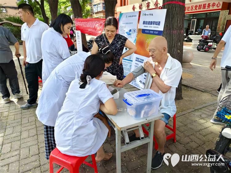 介休市敬老协会2025年7月16日组织志愿者到介休市西关街道金融路社区为社区所有60以上的老人们爱心理发义诊 - 第26张 - 山西公益人 介休市敬老协会2025年7月16日组织志愿者到介休市西关街道金融路社区为社区所有60以上的老人们爱心理发义诊 - 第26张