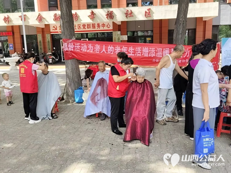 介休市敬老协会2025年7月16日组织志愿者到介休市西关街道金融路社区为社区所有60以上的老人们爱心理发义诊 - 第7张 - 山西公益人 介休市敬老协会2025年7月16日组织志愿者到介休市西关街道金融路社区为社区所有60以上的老人们爱心理发义诊 - 第7张