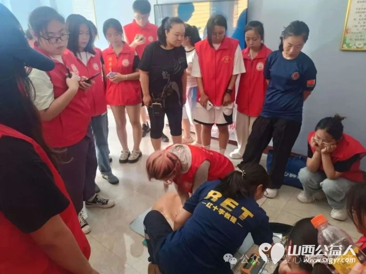 青春护航“救”在身边----介休市北关街道彦博路社区志愿者协会组织大学生志愿者开展应急急救知识培训 - 第9张 - 山西公益人 青春护航“救”在身边----介休市北关街道彦博路社区志愿者协会组织大学生志愿者开展应急急救知识培训 - 第9张
