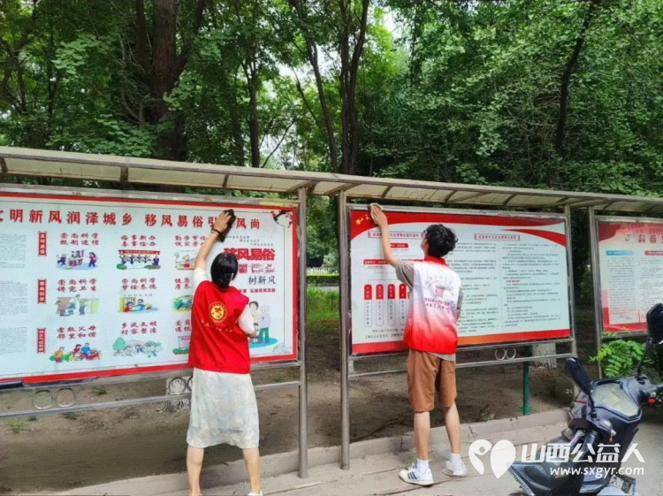 志愿力量齐发力擦亮家园暖人心 正能量山西孝义联络站走进新义街道迎宾南社区对辖区内无人管理小区的卫生进行集中清扫并对社区公共版面开展清洁工作 - 第2张 - 山西公益人 志愿力量齐发力擦亮家园暖人心 正能量山西孝义联络站走进新义街道迎宾南社区对辖区内无人管理小区的卫生进行集中清扫并对社区公共版面开展清洁工作 - 第2张
