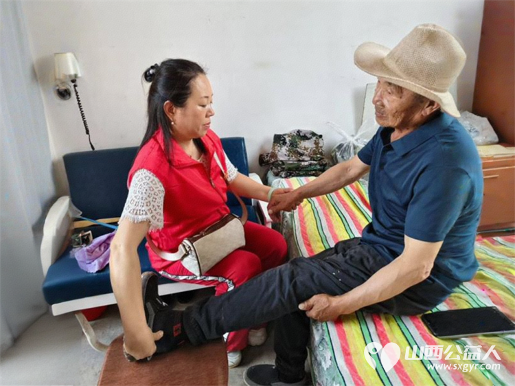 寿阳县卡卡公益走出寿阳走进晋中市榆次区东赵乡榆三庄村​给老人们带来了义诊理发发放衣物等服务内容 - 第8张
