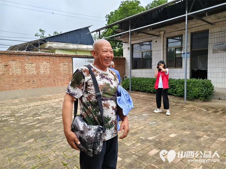 寿阳县卡卡公益走出寿阳走进晋中市榆次区东赵乡榆三庄村​给老人们带来了义诊理发发放衣物等服务内容 - 第2张