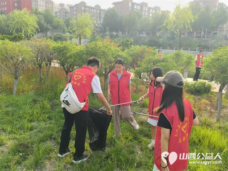 守护文峪碧水长流 共筑文水生态家园 文水县爱心帮扶志愿者协会组织志愿者开展新时代文明实践活动在文峪河畔清理环境卫生 - 第3张 - 山西公益人 守护文峪碧水长流 共筑文水生态家园 文水县爱心帮扶志愿者协会组织志愿者开展新时代文明实践活动在文峪河畔清理环境卫生 - 第3张