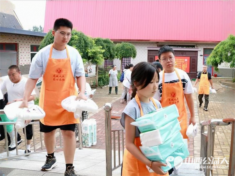 太原市龙城义工组织志愿者去寿阳养老院看望老人们给老人们带去了许多生活用品 - 第4张 - 山西公益人 太原市龙城义工组织志愿者去寿阳养老院看望老人们给老人们带去了许多生活用品 - 第4张