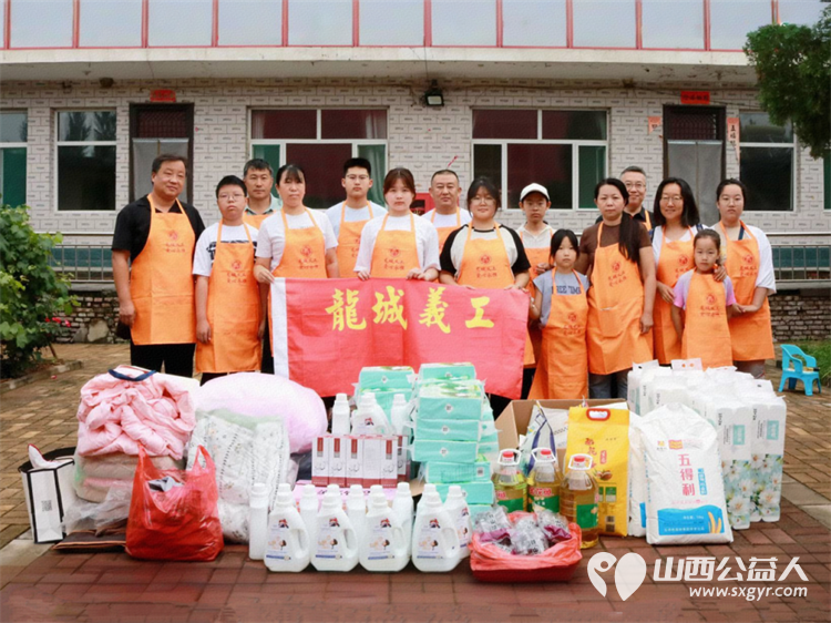 太原市龙城义工组织志愿者去寿阳养老院看望老人们给老人们带去了许多生活用品 - 第1张 - 山西公益人 太原市龙城义工组织志愿者去寿阳养老院看望老人们给老人们带去了许多生活用品 - 第1张
