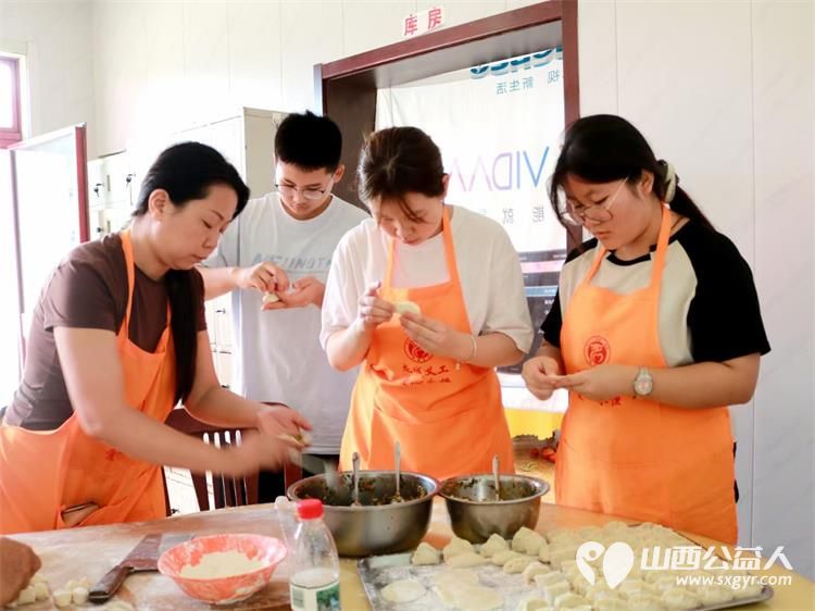 太原市龙城义工组织志愿者去寿阳养老院看望老人们给老人们带去了许多生活用品 - 第3张 - 山西公益人 太原市龙城义工组织志愿者去寿阳养老院看望老人们给老人们带去了许多生活用品 - 第3张