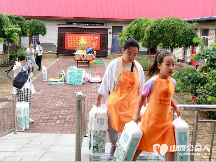 太原市龙城义工组织志愿者去寿阳养老院看望老人们给老人们带去了许多生活用品 - 第5张 - 山西公益人 太原市龙城义工组织志愿者去寿阳养老院看望老人们给老人们带去了许多生活用品 - 第5张