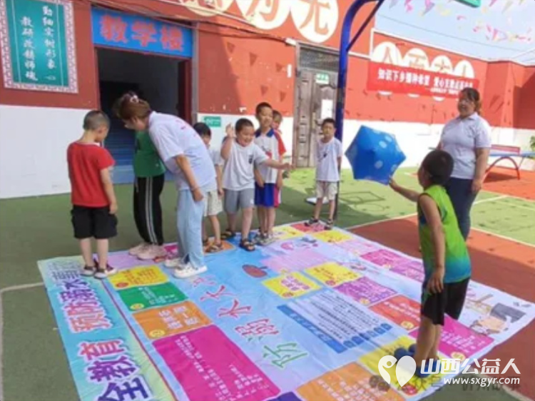 青春助力生态保护志愿行动点亮文明 山西师范大学绿动河湖生态守护队联合晨曦护苗服务队在保德县开展清河净滩文明实践活动 - 第4张 - 山西公益人 青春助力生态保护志愿行动点亮文明 山西师范大学绿动河湖生态守护队联合晨曦护苗服务队在保德县开展清河净滩文明实践活动 - 第4张