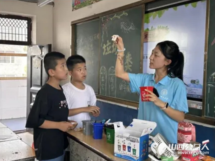 青春助力生态保护志愿行动点亮文明 山西师范大学绿动河湖生态守护队联合晨曦护苗服务队在保德县开展清河净滩文明实践活动 - 第3张 - 山西公益人 青春助力生态保护志愿行动点亮文明 山西师范大学绿动河湖生态守护队联合晨曦护苗服务队在保德县开展清河净滩文明实践活动 - 第3张