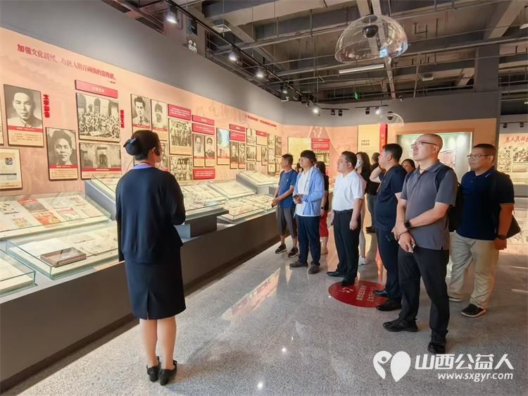 民建太原市小店二支部组织会员在山西博物院开展山河永固主题活动重温创建晋冀鲁豫抗日根据地可歌可泣的峥嵘岁月传承和弘扬太行精神 - 第7张 - 山西公益人 民建太原市小店二支部组织会员在山西博物院开展山河永固主题活动重温创建晋冀鲁豫抗日根据地可歌可泣的峥嵘岁月传承和弘扬太行精神 - 第7张