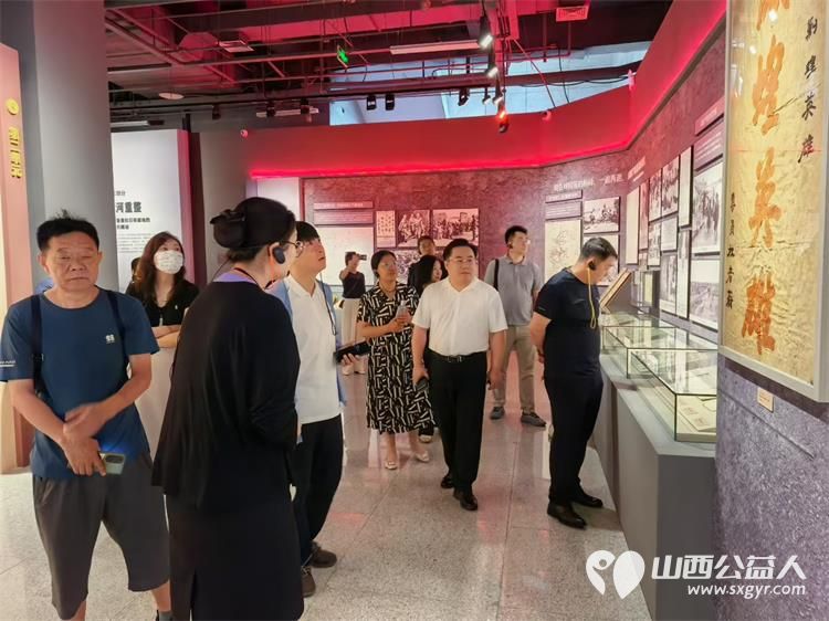 民建太原市小店二支部组织会员在山西博物院开展山河永固主题活动重温创建晋冀鲁豫抗日根据地可歌可泣的峥嵘岁月传承和弘扬太行精神 - 第8张 - 山西公益人 民建太原市小店二支部组织会员在山西博物院开展山河永固主题活动重温创建晋冀鲁豫抗日根据地可歌可泣的峥嵘岁月传承和弘扬太行精神 - 第8张