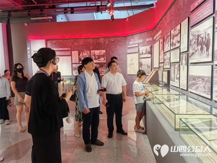 民建太原市小店二支部组织会员在山西博物院开展山河永固主题活动重温创建晋冀鲁豫抗日根据地可歌可泣的峥嵘岁月传承和弘扬太行精神 - 第6张 - 山西公益人 民建太原市小店二支部组织会员在山西博物院开展山河永固主题活动重温创建晋冀鲁豫抗日根据地可歌可泣的峥嵘岁月传承和弘扬太行精神 - 第6张