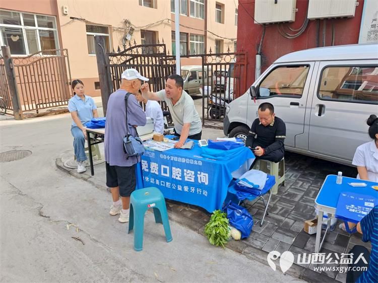 介休市敬老协会2025年7月23日组织志愿者在介休市北关街道朝阳路社区为社区所有老人们爱心理发按摩理疗义诊 - 第28张 - 山西公益人 介休市敬老协会2025年7月23日组织志愿者在介休市北关街道朝阳路社区为社区所有老人们爱心理发按摩理疗义诊 - 第28张