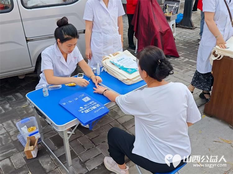 介休市敬老协会2025年7月23日组织志愿者在介休市北关街道朝阳路社区为社区所有老人们爱心理发按摩理疗义诊 - 第40张 - 山西公益人 介休市敬老协会2025年7月23日组织志愿者在介休市北关街道朝阳路社区为社区所有老人们爱心理发按摩理疗义诊 - 第40张