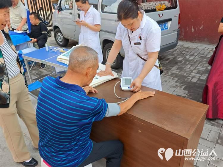 介休市敬老协会2025年7月23日组织志愿者在介休市北关街道朝阳路社区为社区所有老人们爱心理发按摩理疗义诊 - 第41张 - 山西公益人 介休市敬老协会2025年7月23日组织志愿者在介休市北关街道朝阳路社区为社区所有老人们爱心理发按摩理疗义诊 - 第41张