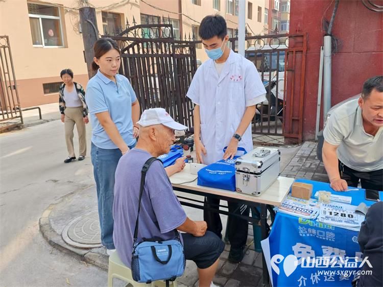 介休市敬老协会2025年7月23日组织志愿者在介休市北关街道朝阳路社区为社区所有老人们爱心理发按摩理疗义诊 - 第39张 - 山西公益人 介休市敬老协会2025年7月23日组织志愿者在介休市北关街道朝阳路社区为社区所有老人们爱心理发按摩理疗义诊 - 第39张