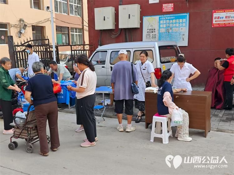 介休市敬老协会2025年7月23日组织志愿者在介休市北关街道朝阳路社区为社区所有老人们爱心理发按摩理疗义诊 - 第38张 - 山西公益人 介休市敬老协会2025年7月23日组织志愿者在介休市北关街道朝阳路社区为社区所有老人们爱心理发按摩理疗义诊 - 第38张