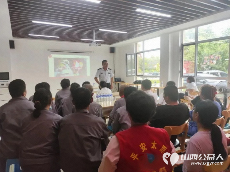 社区物业齐联动筑牢安全双防线 太原市七府坟西街社区联合辖区怡安居物业组织开展了消防安全知识培训及防汛应急预案演练系列活动 - 第3张