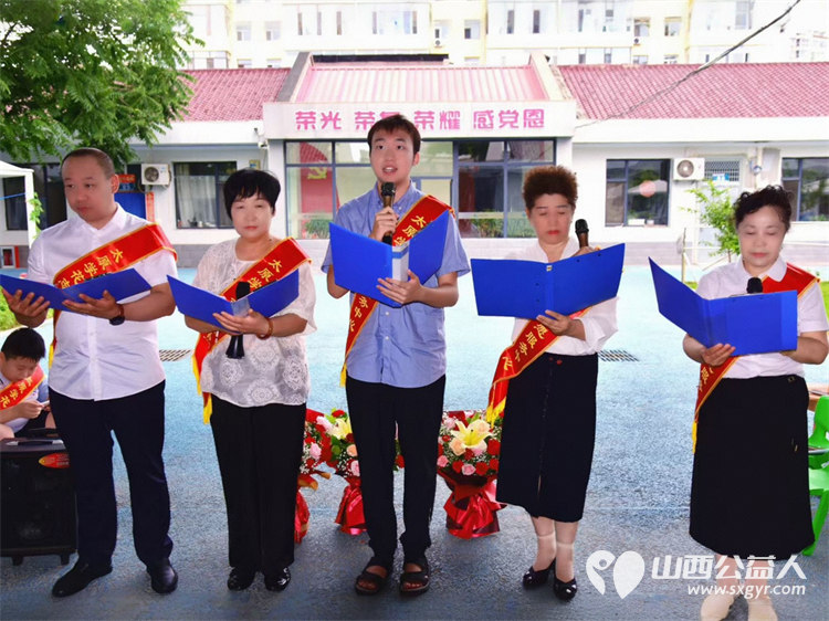 八一建军节中共太原学花志愿服务中心党支部组织支部委员和优秀志愿者赴山西省荣军医院慰问老军人活动 - 第5张 - 山西公益人 八一建军节中共太原学花志愿服务中心党支部组织支部委员和优秀志愿者赴山西省荣军医院慰问老军人活动 - 第5张
