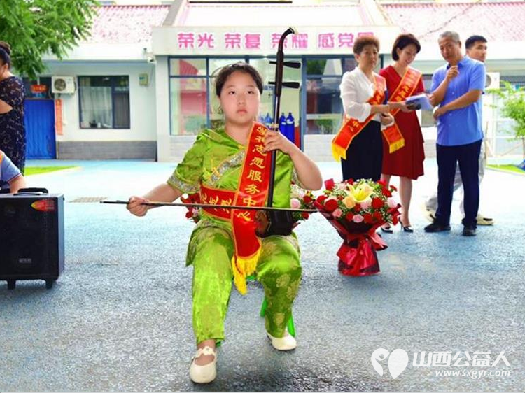 八一建军节中共太原学花志愿服务中心党支部组织支部委员和优秀志愿者赴山西省荣军医院慰问老军人活动 - 第9张 - 山西公益人 八一建军节中共太原学花志愿服务中心党支部组织支部委员和优秀志愿者赴山西省荣军医院慰问老军人活动 - 第9张