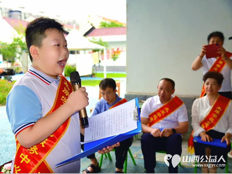八一建军节中共太原学花志愿服务中心党支部组织支部委员和优秀志愿者赴山西省荣军医院慰问老军人活动 - 第8张 - 山西公益人 八一建军节中共太原学花志愿服务中心党支部组织支部委员和优秀志愿者赴山西省荣军医院慰问老军人活动 - 第8张