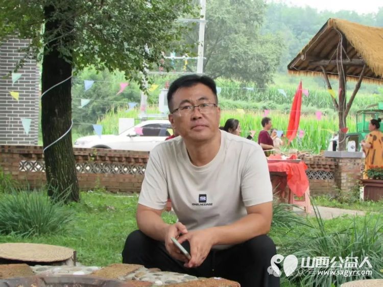 忻州市田氏蜂业爱心捐赠向参加7月26日慰问老兵遗孀传承红色精神活动的35名忻州春晖志愿者们每人赠送二斤蜂蜜 - 第1张 - 山西公益人 忻州市田氏蜂业爱心捐赠向参加7月26日慰问老兵遗孀传承红色精神活动的35名忻州春晖志愿者们每人赠送二斤蜂蜜 - 第1张