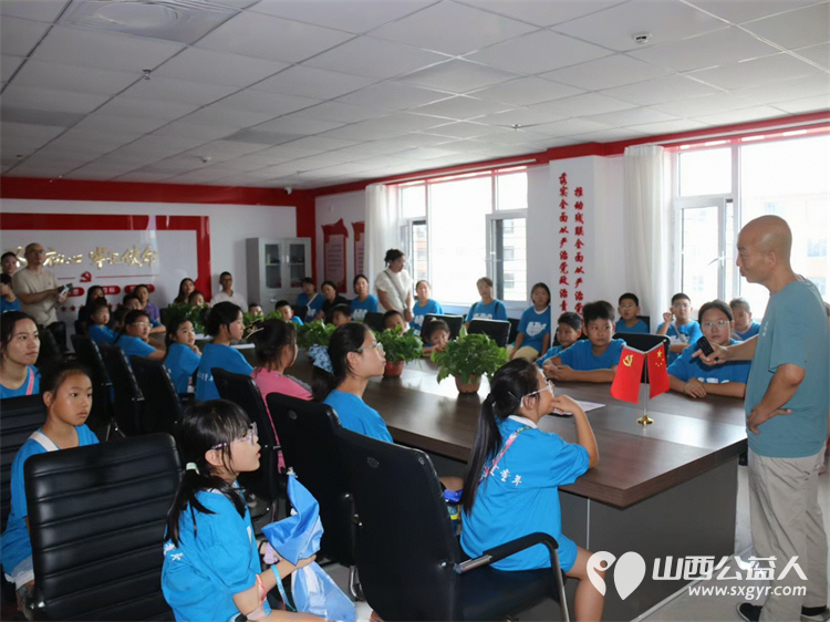 太原市蚂蚁力量儿童义工团带着礼物走进灵星社区康复中心陪着星娃们一起做手工做游戏 - 第3张 - 山西公益人 太原市蚂蚁力量儿童义工团带着礼物走进灵星社区康复中心陪着星娃们一起做手工做游戏 - 第3张