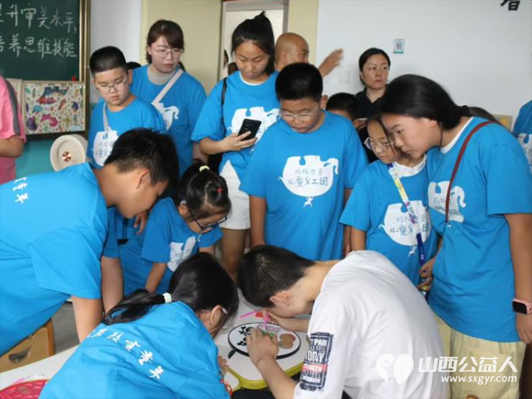太原市蚂蚁力量儿童义工团带着礼物走进灵星社区康复中心陪着星娃们一起做手工做游戏 - 第4张 - 山西公益人 太原市蚂蚁力量儿童义工团带着礼物走进灵星社区康复中心陪着星娃们一起做手工做游戏 - 第4张