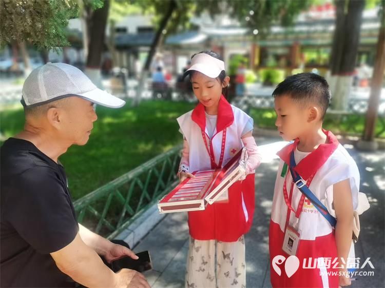 山西省红十字小小宣讲员走进太原市文瀛公园宣讲、宣讲急救知识、法律常识、文博知识受到游客的好评 - 第17张 - 山西公益人 山西省红十字小小宣讲员走进太原市文瀛公园宣讲、宣讲急救知识、法律常识、文博知识受到游客的好评 - 第17张