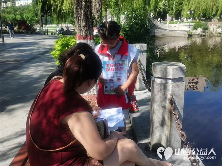 山西省红十字小小宣讲员走进太原市文瀛公园宣讲、宣讲急救知识、法律常识、文博知识受到游客的好评 - 第13张 - 山西公益人 山西省红十字小小宣讲员走进太原市文瀛公园宣讲、宣讲急救知识、法律常识、文博知识受到游客的好评 - 第13张