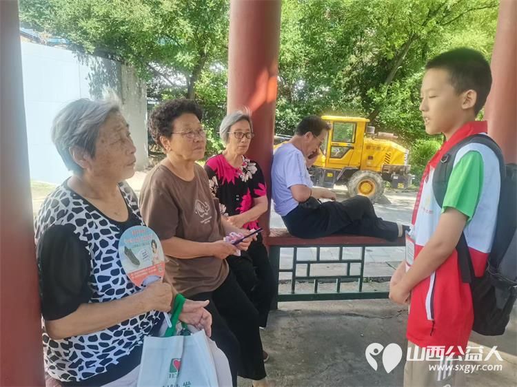 山西省红十字小小宣讲员走进太原市文瀛公园宣讲、宣讲急救知识、法律常识、文博知识受到游客的好评 - 第9张 - 山西公益人 山西省红十字小小宣讲员走进太原市文瀛公园宣讲、宣讲急救知识、法律常识、文博知识受到游客的好评 - 第9张