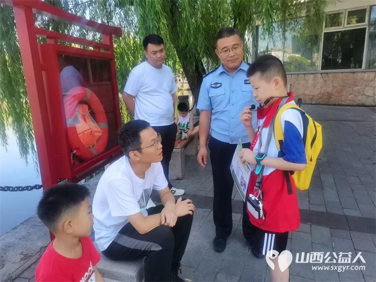 山西省红十字小小宣讲员走进太原市文瀛公园宣讲、宣讲急救知识、法律常识、文博知识受到游客的好评 - 第7张 - 山西公益人 山西省红十字小小宣讲员走进太原市文瀛公园宣讲、宣讲急救知识、法律常识、文博知识受到游客的好评 - 第7张