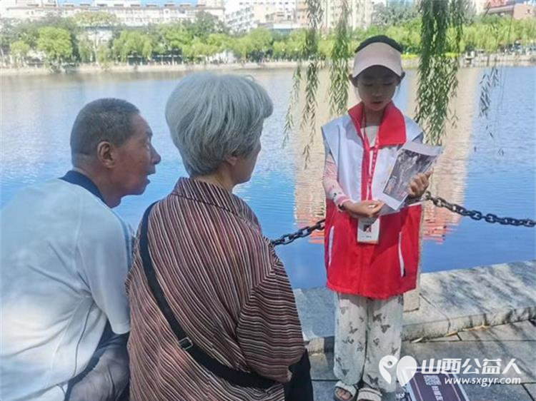 山西省红十字小小宣讲员走进太原市文瀛公园宣讲、宣讲急救知识、法律常识、文博知识受到游客的好评 - 第6张 - 山西公益人 山西省红十字小小宣讲员走进太原市文瀛公园宣讲、宣讲急救知识、法律常识、文博知识受到游客的好评 - 第6张