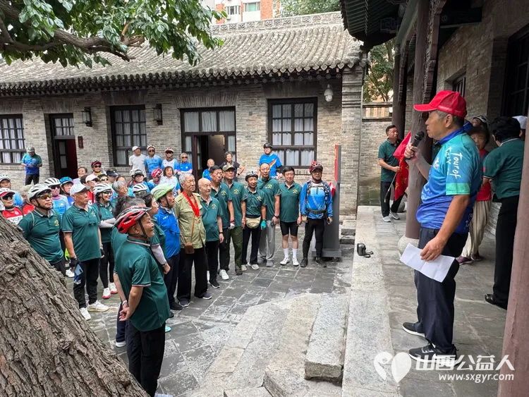 赓续红色血脉 致敬峥嵘岁月——太原骑协建军节前夕参观八路军驻晋办事处旧址暨为老兵志愿者服务队授旗 - 第5张 - 山西公益人 赓续红色血脉 致敬峥嵘岁月——太原骑协建军节前夕参观八路军驻晋办事处旧址暨为老兵志愿者服务队授旗 - 第5张