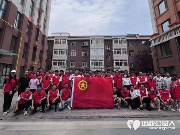 太原市志愿者小分队组织志愿者来到享堂新村老年公寓开展迎八一慰问老党员老红军活动给老人们包饺子赠送爱心礼物表演节目 - 第53张