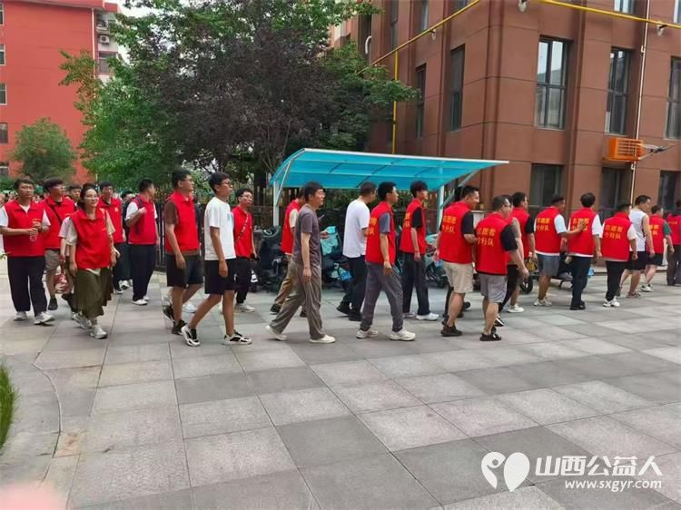 太原市志愿者小分队组织志愿者来到享堂新村老年公寓开展迎八一慰问老党员老红军活动给老人们包饺子赠送爱心礼物表演节目 - 第3张