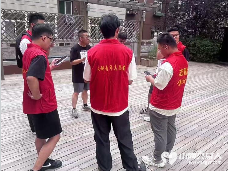 太原市志愿者小分队组织志愿者来到享堂新村老年公寓开展迎八一慰问老党员老红军活动给老人们包饺子赠送爱心礼物表演节目 - 第31张