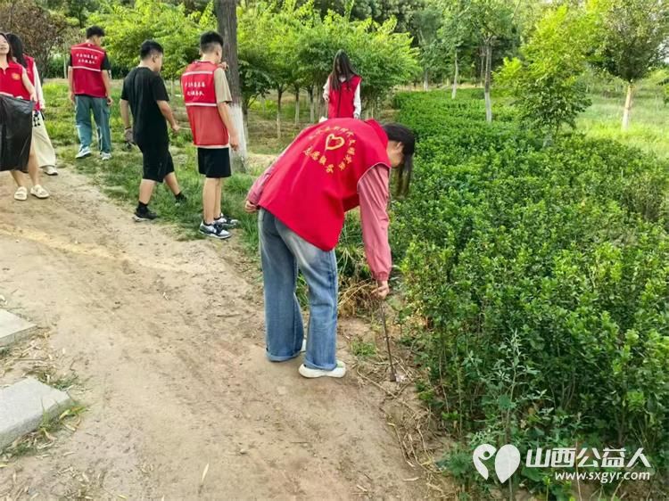 青春力量护清流!文水县爱心帮扶志愿者协会7月29日联合组织大学生志愿者开展文峪河清洁行动让母亲河焕新颜 - 第10张 - 山西公益人 青春力量护清流!文水县爱心帮扶志愿者协会7月29日联合组织大学生志愿者开展文峪河清洁行动让母亲河焕新颜 - 第10张