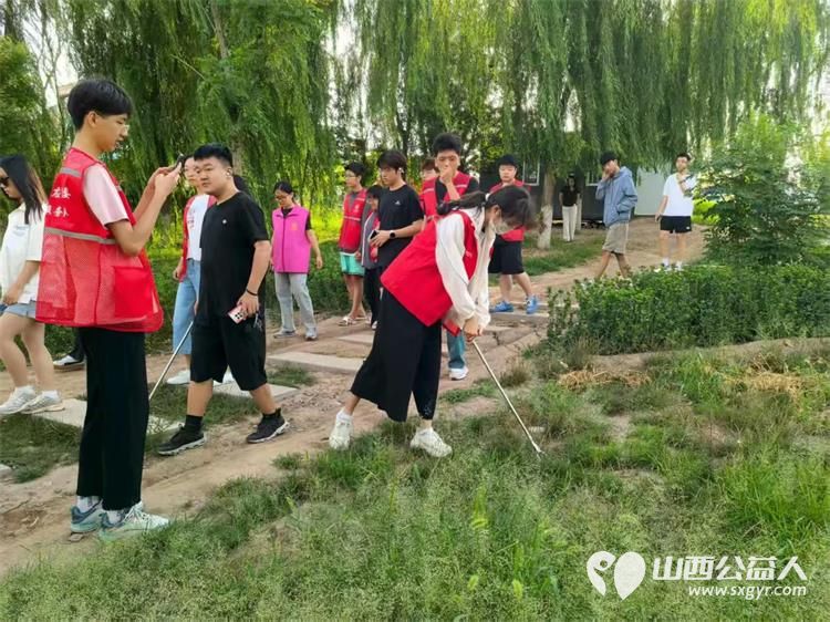 青春力量护清流!文水县爱心帮扶志愿者协会7月29日联合组织大学生志愿者开展文峪河清洁行动让母亲河焕新颜 - 第8张 - 山西公益人 青春力量护清流!文水县爱心帮扶志愿者协会7月29日联合组织大学生志愿者开展文峪河清洁行动让母亲河焕新颜 - 第8张
