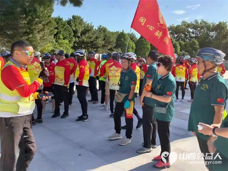 八一建军节来临之前太原市同心骑游协会在牛驼寨烈士陵园举办庆祝中国人民解放军建军98周年活动 - 第3张 - 山西公益人 八一建军节来临之前太原市同心骑游协会在牛驼寨烈士陵园举办庆祝中国人民解放军建军98周年活动 - 第3张