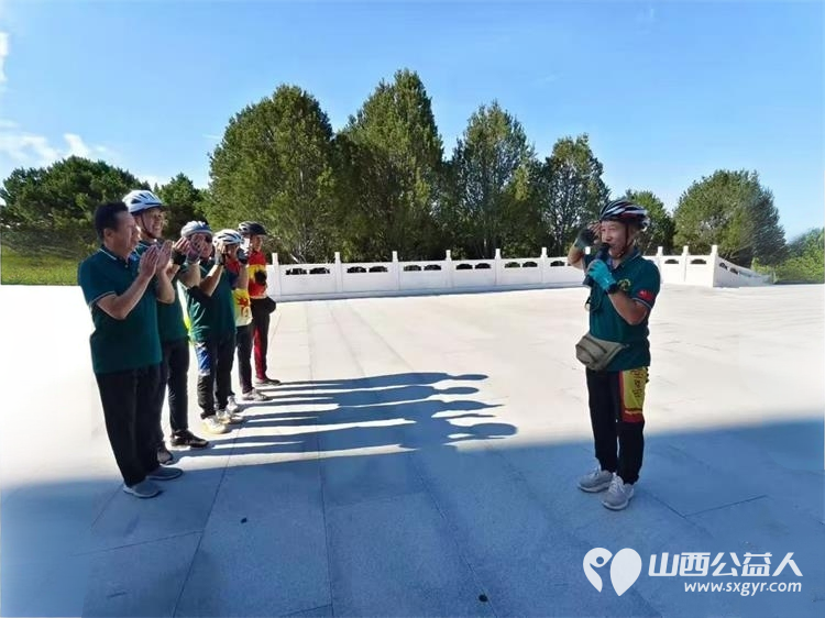 八一建军节来临之前太原市同心骑游协会在牛驼寨烈士陵园举办庆祝中国人民解放军建军98周年活动 - 第7张 - 山西公益人 八一建军节来临之前太原市同心骑游协会在牛驼寨烈士陵园举办庆祝中国人民解放军建军98周年活动 - 第7张