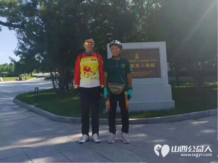 八一建军节来临之前太原市同心骑游协会在牛驼寨烈士陵园举办庆祝中国人民解放军建军98周年活动 - 第6张 - 山西公益人 八一建军节来临之前太原市同心骑游协会在牛驼寨烈士陵园举办庆祝中国人民解放军建军98周年活动 - 第6张